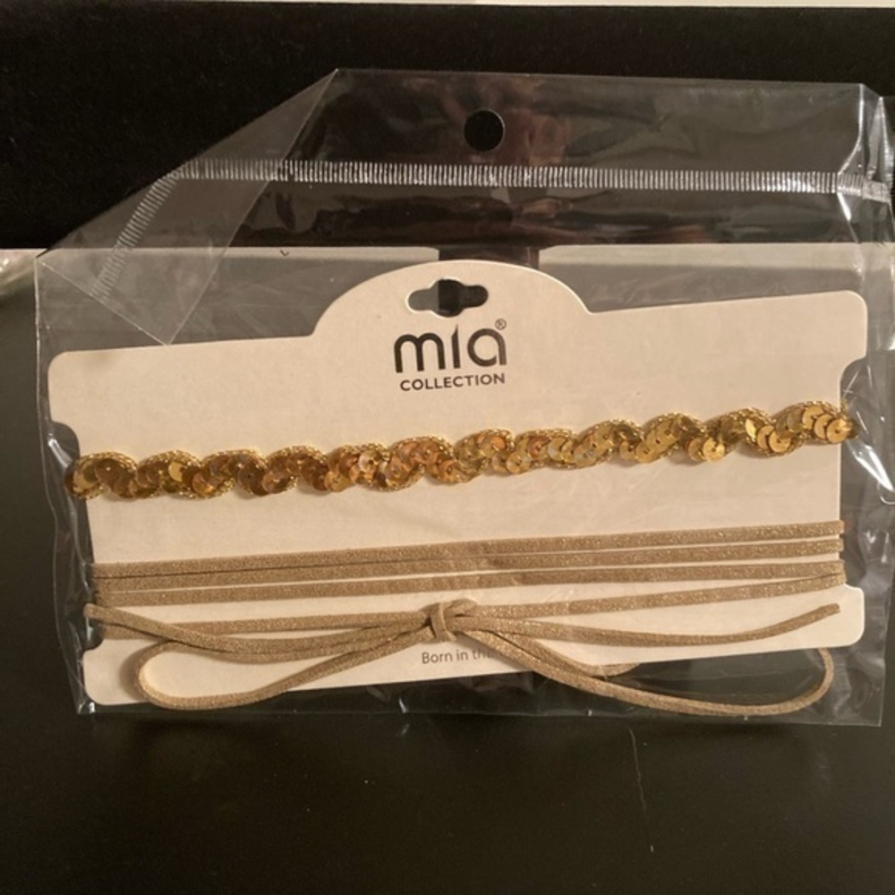 MIA set of 2 chokers. Golden sequins and golden bow